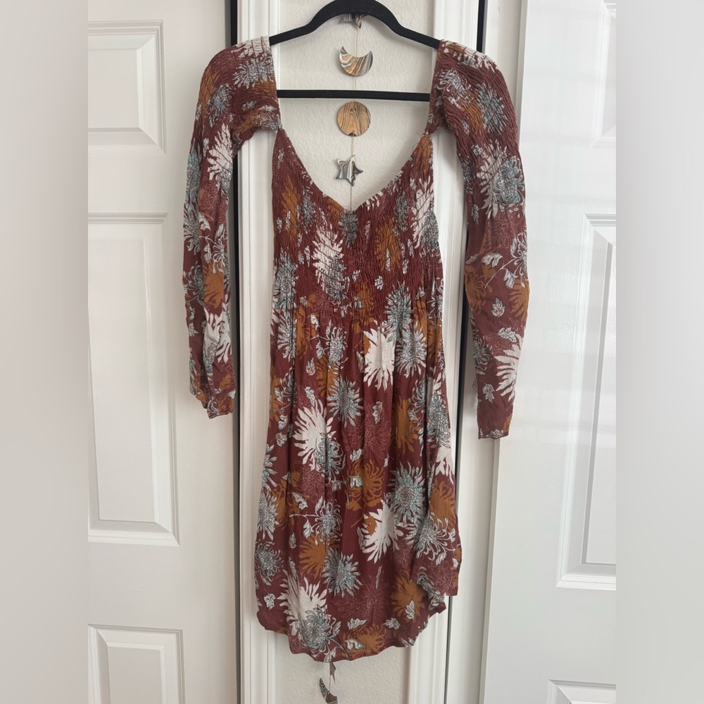 Sun & Shadow Rust and White Floral Long Sleeve Dress